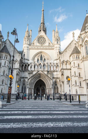 Entrée de la Royal Courts of Justice, Fleet Street, London, England, UK Banque D'Images