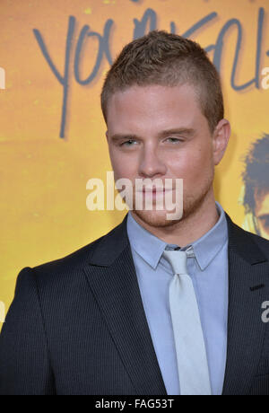 LOS ANGELES, CA - le 20 août 2015 : Jonny Weston à la Los Angeles première de son film 'Nous sommes vos amis" au théâtre chinois de Grauman, Hollywood. Los Angeles. Banque D'Images