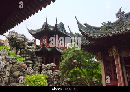 Bâtiments traditionnels dans le jardin Yuyuan, Shanghai, Chine Banque D'Images