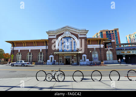 La gare Metro-North / Amtrak Yonkers, New York Banque D'Images