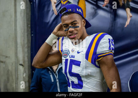 Houston, Texas, USA. Dec 30, 2015. LSU Tigers wide receiver Malachie Dupre (15) sourire après l'Advocare Texas Bowl NCAA football match entre la LSU Tigers et le Texas Tech Red Raiders à NRG Stadium à Houston, TX le 29 décembre 2015. Credit : Trask Smith/ZUMA/Alamy Fil Live News Banque D'Images