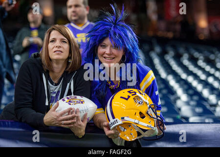 Houston, Texas, USA. Dec 30, 2015. LSU Tigers fans après l'Advocare Texas Bowl NCAA football match entre la LSU Tigers et le Texas Tech Red Raiders à NRG Stadium à Houston, TX le 29 décembre 2015. Credit : Trask Smith/ZUMA/Alamy Fil Live News Banque D'Images