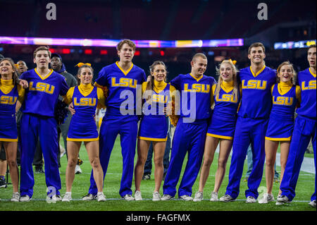 Houston, Texas, USA. Dec 30, 2015. LSU Tigers cheerleaders après l'Advocare Texas Bowl NCAA football match entre la LSU Tigers et le Texas Tech Red Raiders à NRG Stadium à Houston, TX le 29 décembre 2015. Credit : Trask Smith/ZUMA/Alamy Fil Live News Banque D'Images