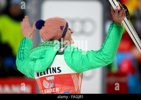 Oberstdorf, Allemagne. Dec 29, 2015. Severin Freund de l'Allemagne célèbre après avoir remporté la première étape des quatre Hills ski compétition de sauts à Oberstdorf, Allemagne, 29 décembre 2015. Photo : Daniel Karmann/dpa/Alamy Live News Banque D'Images