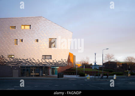 Une conception architecturale moderne pour l'Garston promenade dans centre, une installation dans le NHS Garston, une banlieue de Liverpool Banque D'Images