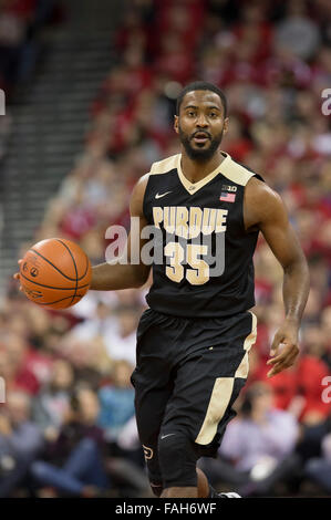 Madison, WI, USA. Dec 29, 2015. Purdue Boilermakers guard Rapheal Davis # 35 en action au cours de la jeu de basket-ball de NCAA Purdue Boilermakers entre le et le Wisconsin Badgers au Kohl Center à Madison, WI. Purdue a défait le Wisconsin 61-55. John Fisher/CSM/Alamy Live News Banque D'Images