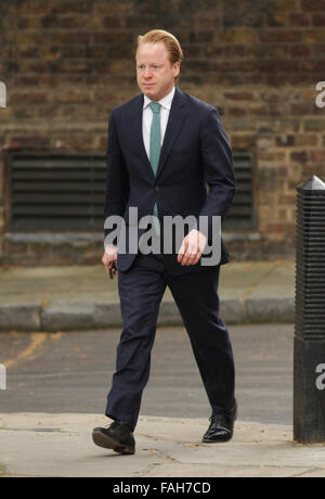 Londres, Royaume-Uni, 12 mai 2015 : Ben Gummer MP arrive avant la première élection après la réunion du Cabinet à Downing Street à Londres Banque D'Images