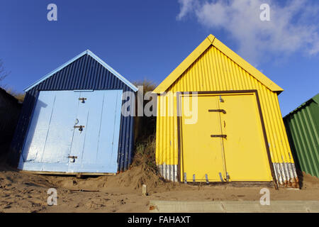 Cabines colorées, Abersoch, Gwynedd, au nord du Pays de Galles Banque D'Images