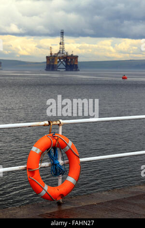 Plate-forme pétrolière dans l'Estuaire de Cromarty Invergordon Highland Scotland UK Banque D'Images