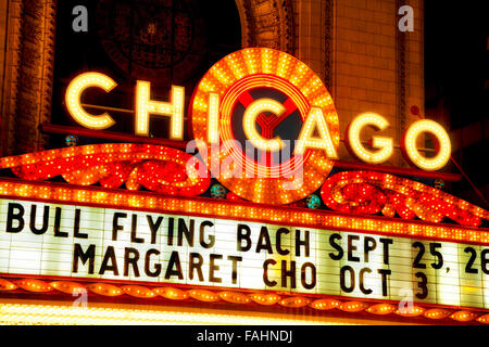 CHICAGO - 7 SEPTEMBRE : Chicago Theater en néon le 7 septembre 2015 à Chicago, IL. Banque D'Images