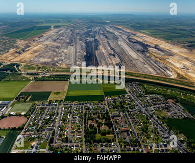 Vue aérienne, le lignite, le charbon brun à Garzweiler Juchen, l'énergie, l'excavateur de lignite, godet pelles sur pneus, Juchen, Banque D'Images