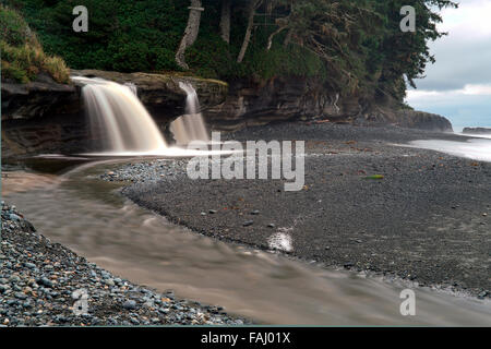 Plage sable taille Waterfall Banque D'Images