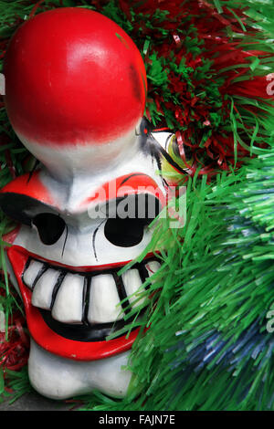 Libre d'un seul masque de carnaval de Bâle montrant un Waggis avec de grands nez et large sourire. Banque D'Images