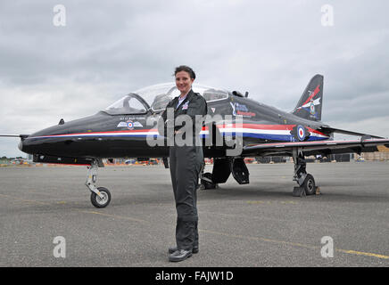 Juliette Fleming (maintenant Williams) lorsqu'elle a pris le rôle de la RAF's Hawk solo display pilote de 2011. Première femme Royal Air Force pilote solo display Banque D'Images