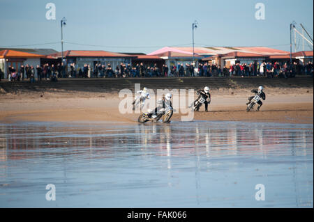 Mablethorpe, Lincoolnshire, UK. 27 décembre 2015. Mablethorpe Cycle moteur Racing Club de sable leur vélo de course sur la plage Banque D'Images