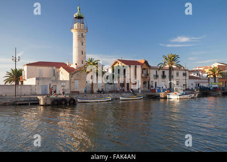 Phare au port, Petit Camargue, Le-Grau-du-Roi, Gard, Languedoc-Roussillon, France Banque D'Images