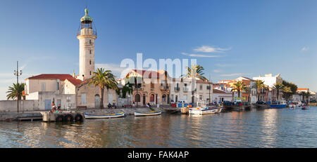 Phare au port, Petit Camargue, Le-Grau-du-Roi, Gard, Languedoc-Roussillon, France Banque D'Images