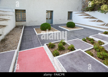 Le jardin cubiste triangulaire par Gabriel Guevrekian moderniste à la Villa Noailles (1923-1925) Hyères Var France Banque D'Images