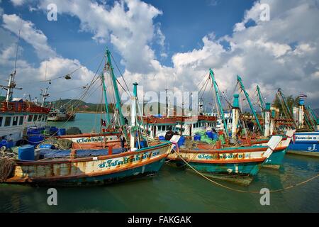 Bateaux de pêche colorés en Thaïlande Banque D'Images