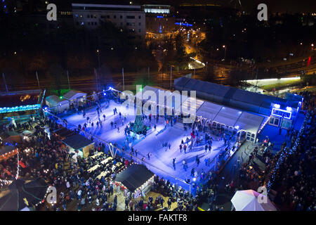 Vue aérienne de la féerie d'hiver à Noël dans la région de Cardiff, Galles du Sud. Banque D'Images