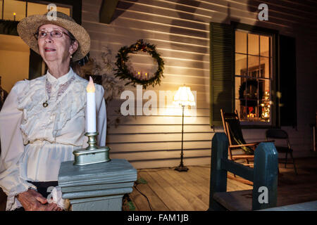 Gainesville Florida,Haile Homestead Plantation House,Candlelight visites,avant,entrée,senior personnes âgées citoyens retraités retraite Banque D'Images