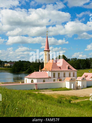 Gatchina, Russie - le 11 juillet 2012 : palais du roi en terre Prioratskiy Pavel I en Gatchina dans environs de Saint-Pétersbourg. Banque D'Images