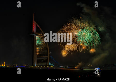 Nouvelle Année 2015 Fireworks dans DUBAÏ, ÉMIRATS ARABES UNIS Banque D'Images