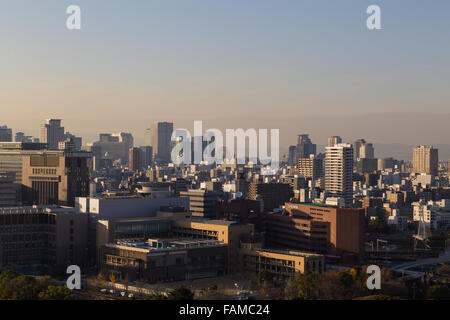 Photographie d'Osaka skyline prises du château. Banque D'Images