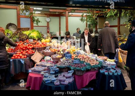 Produits frais en vente à Borough Market à Londres. Banque D'Images