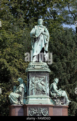 Statue en bronze, Peter von Cornelius, cour avec jardin, Düsseldorf, Rhénanie du Nord-Westphalie, Allemagne Banque D'Images