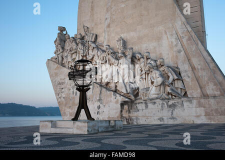 Côté Est du Monument des Découvertes (Padrao dos Descobrimentos) par le Tage à Belem district de Lisbonne en po Banque D'Images