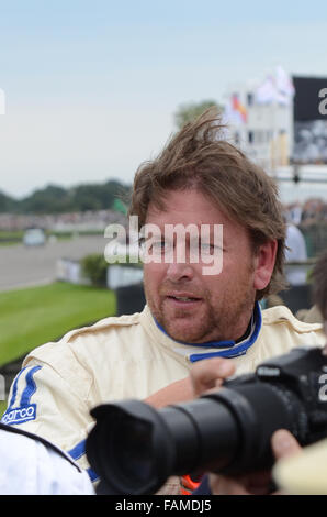 James Martin est un chef britannique et présentateur de télévision surtout connu pour présenter le Saturday Kitchen de la BBC. Possède et fait la course d'une Mini à Goodwood Revival Banque D'Images