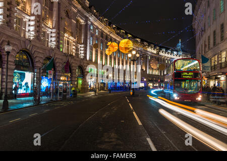 Regent Street, Londres Uk les lumières de Noël Banque D'Images