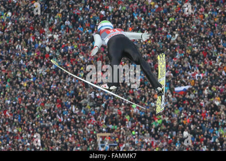 Garmisch-Partenkirchen, Allemagne. 06Th Jan, 2016. Daniel-Andre Tande de Norvège s'élance dans l'air au cours de la deuxième étape de la compétition de sauts de ski quatre collines à Garmisch-Partenkirchen, Allemagne, 01 janvier 2016. Photo : Fredrik von Erichsen/dpa/Alamy Live News Banque D'Images