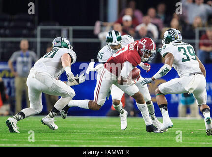 Arlington, Texas, USA. 31 Dec, 2015. Alabama Crimson Tide wide receiver ArDarius Stewart (13) de la réception de la passe au cours de la Goodyear Cotton Bowl match entre Michigan State vs Alabama à l'AT&T Stadium à Arlington, au Texas. © csm/Alamy Live News Banque D'Images