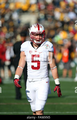 Pasadena, Californie, USA. 1er janvier 2016. Stanford Cardinal Christian running back McCaffrey # 5 en action avant le match entre l'Iowa Hawkeyes et Stanford Cardinal à la proue Rose à Pasadena, en Californie. Credit : Cal Sport Media/Alamy Live News Banque D'Images