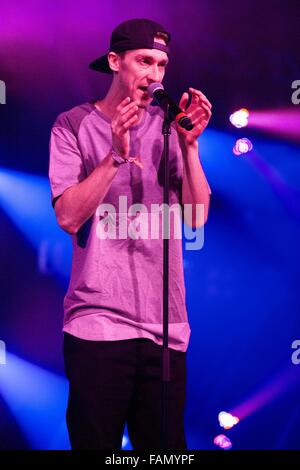 Rosemont, Illinois, USA. Dec 30, 2015. Le rappeur de Chicago PROBCAUSE il se produit durant la réaction la veille du spectacle à Donald E. Stephens Convention Center à Rosemont, Illinois © Daniel DeSlover/ZUMA/Alamy Fil Live News Banque D'Images