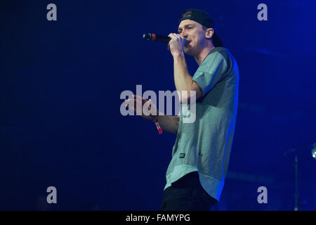 Rosemont, Illinois, USA. Dec 30, 2015. Le rappeur de Chicago PROBCAUSE il se produit durant la réaction la veille du spectacle à Donald E. Stephens Convention Center à Rosemont, Illinois © Daniel DeSlover/ZUMA/Alamy Fil Live News Banque D'Images