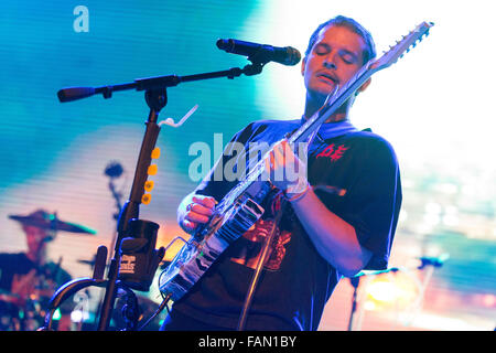 Rosemont, Illinois, USA. 31 Dec, 2015. Musicien JASON HUBER de Chérubin il se produit durant la réaction la veille du spectacle à Donald E. Stephens Convention Center à Rosemont, Illinois © Daniel DeSlover/ZUMA/Alamy Fil Live News Banque D'Images