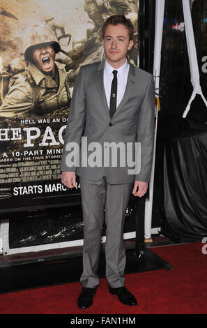 LOS ANGELES, CA - 24 février 2010 : Joe Mazzello lors de la première de sa nouvelle mini-série de HBO "Le pacifique" au Grauman's Chinese Theatre, à Hollywood. Banque D'Images