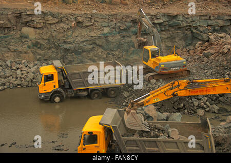 En cours dans l'industrie minière Mine de Pierre, Nashik, Maharashtra, Inde Banque D'Images