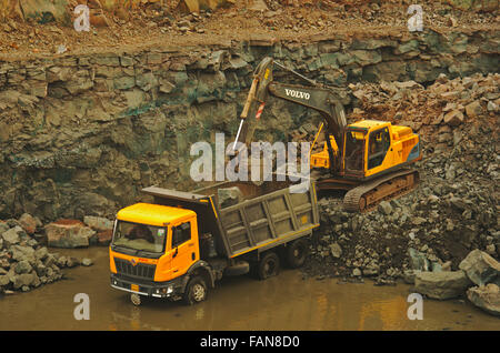 En cours dans l'industrie minière Mine de Pierre, Nashik, Maharashtra, Inde Banque D'Images