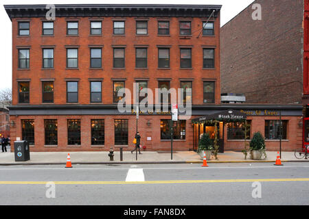 Peter Luger Steak House, 178 Broadway, Brooklyn, New York. Photo d'un steakhouse à Williamsburg en façade de New York. Banque D'Images