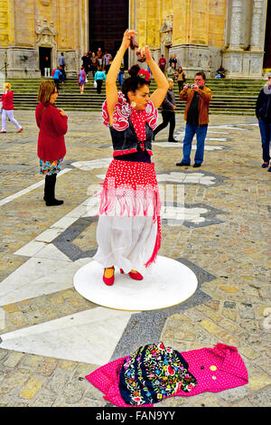 La Cathédrale de Cadix Espagne et flamenco dancer Banque D'Images