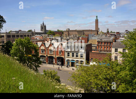 La ville de Norwich, Norfolk, UK, avec un horizon qui comprend l'Hôtel de Ville et l'église de St Peter Mancroft. Banque D'Images