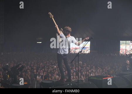 30 août 2015 - Circa vagues effectuer sur scène, au jour 3 du Festival de Leeds, 2015 © Myles Wright/ZUMA/Alamy Fil Live News Banque D'Images