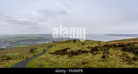 Un chemin qui mène à travers les montagnes Cavehill donnant sur Belfast, très populaire pour les randonneurs et les touristes. hill Banque D'Images