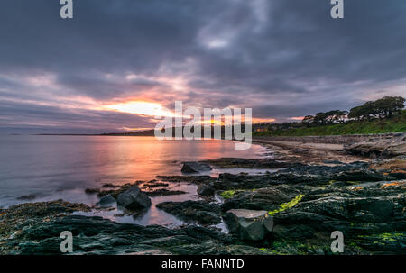 Lever du soleil à la baie plage près de Bangor dans le comté de Down, Irlande Irlande Banque D'Images