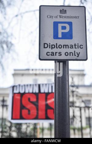 Mayfair, London, UK. 2e décembre 2016. Manifestation devant l'ambassade saoudienne à Londres contre l'exécution de Cheikh Nimr Banque D'Images