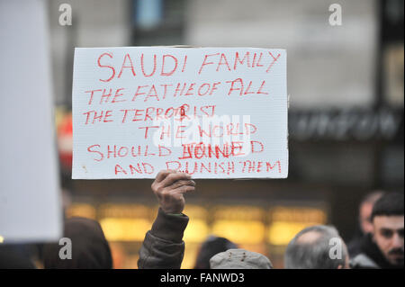 Mayfair, London, UK. 2e décembre 2016. Manifestation devant l'ambassade saoudienne à Londres contre l'exécution de Cheikh Nimr Banque D'Images